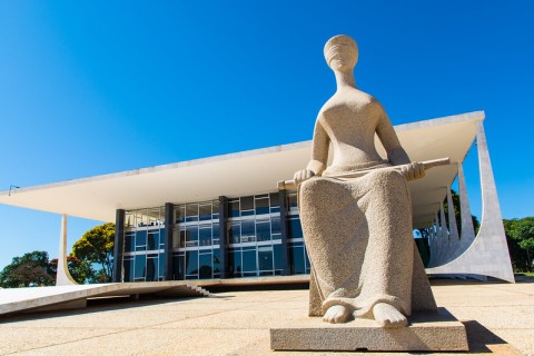 Quem o Judiciário Brasileiro Aceita Como Autoridade?