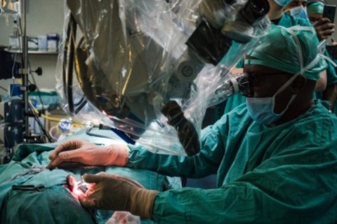 África do Sul Realiza 1º Transplante de Ouvido com Prótese 3D