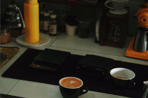 Um Amor, Um Café: Tomando Um Café no Puteiro