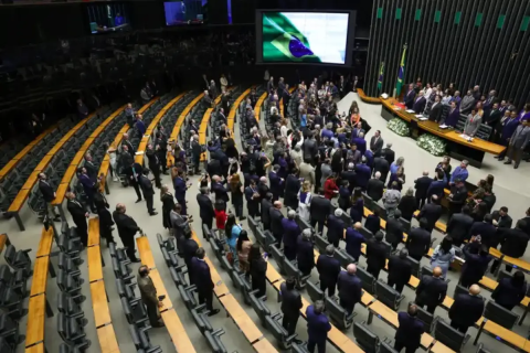 Congresso Quer Barrar Escalar 6x1 Enquanto Vive Rotina de Privilégios