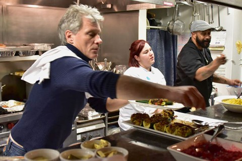 Jon Bon Jovi e o Restaurante Que Alimenta Quem Mais Precisa