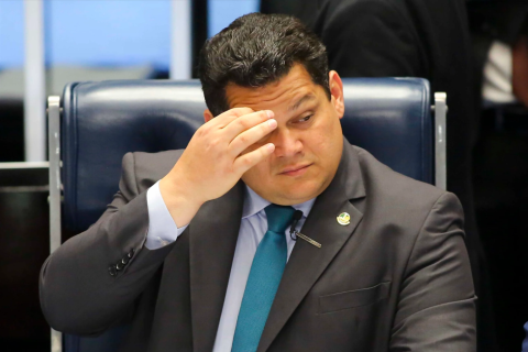 Entre a Redução da Jornada e o Corte de Direitos: A PEC de Alcolumbre e o Recado do Congresso ao Trabalhador